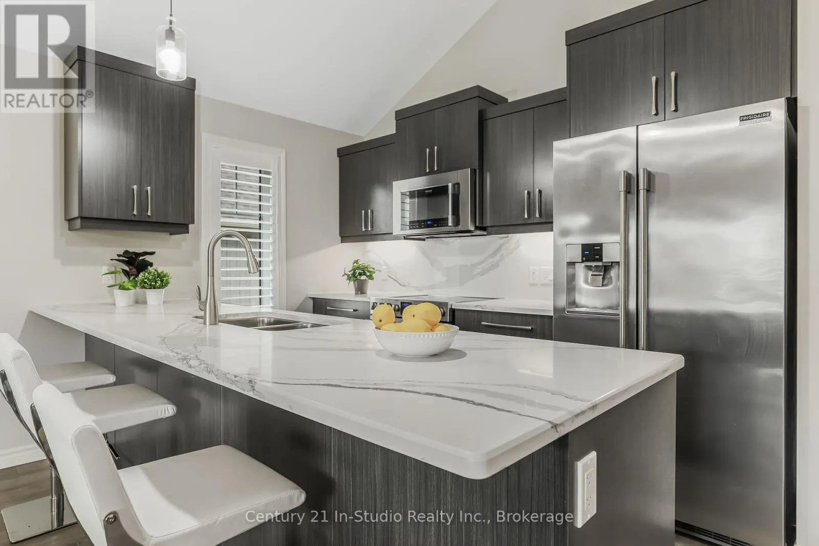 11 - 158 HAWTHORN CRESCENT, #11