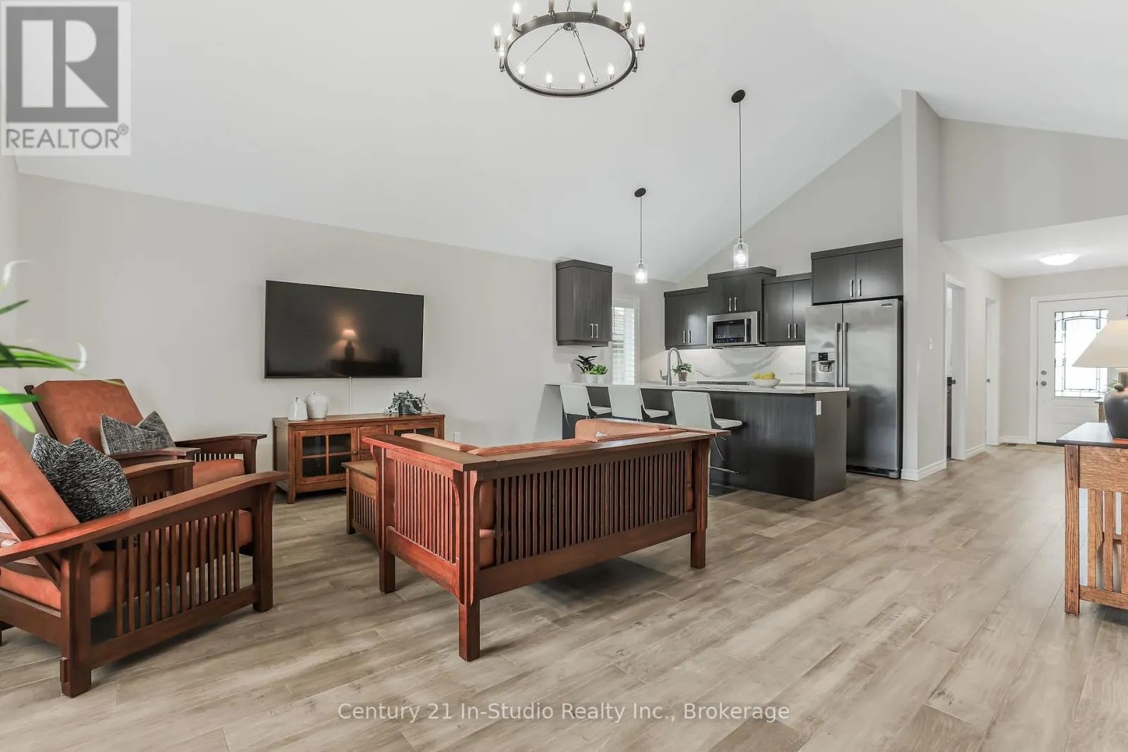 11 - 158 HAWTHORN CRESCENT, #11
