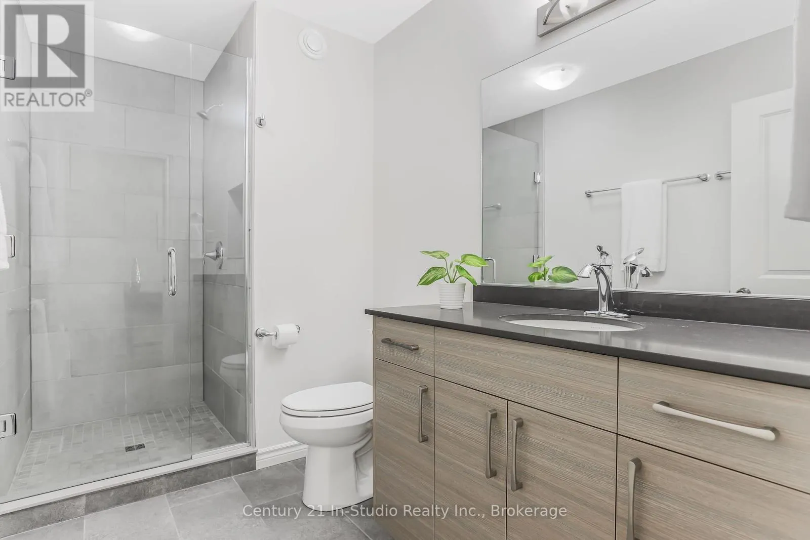 11 - 158 HAWTHORN CRESCENT, #11
