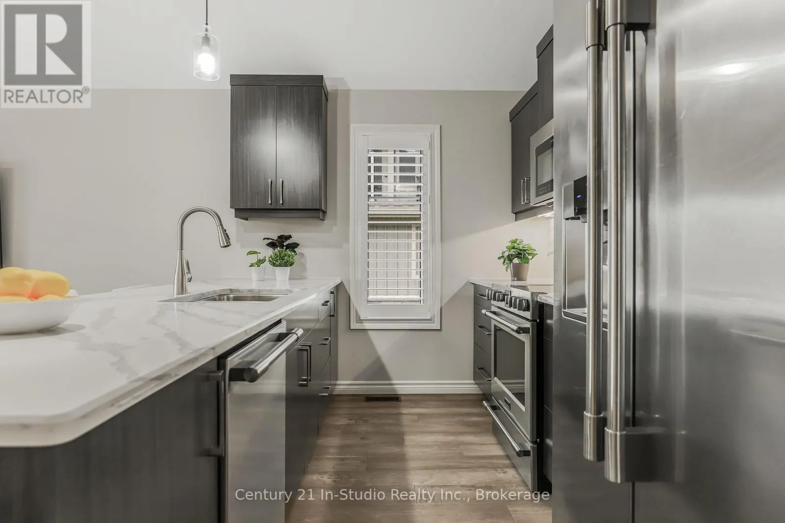 11 - 158 HAWTHORN CRESCENT, #11