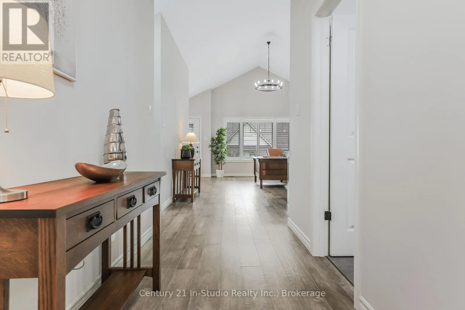 11 - 158 HAWTHORN CRESCENT, #11