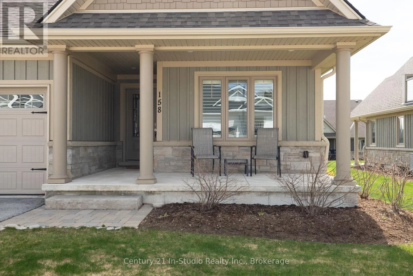 11 - 158 HAWTHORN CRESCENT, #11