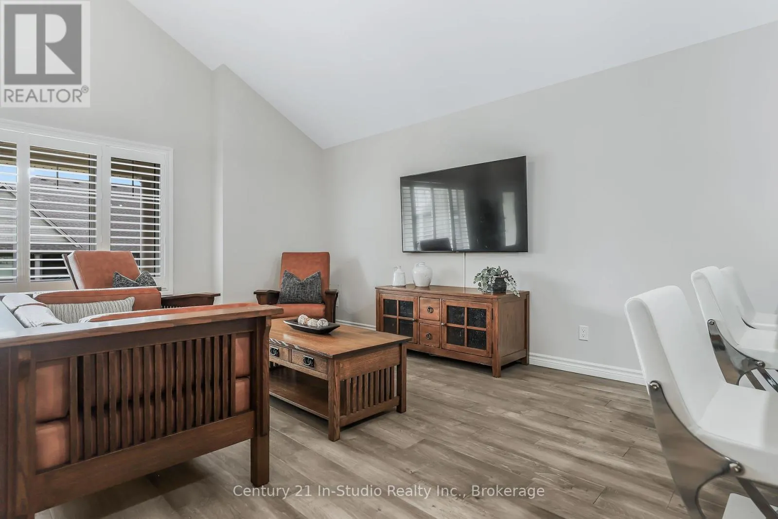 11 - 158 HAWTHORN CRESCENT, #11