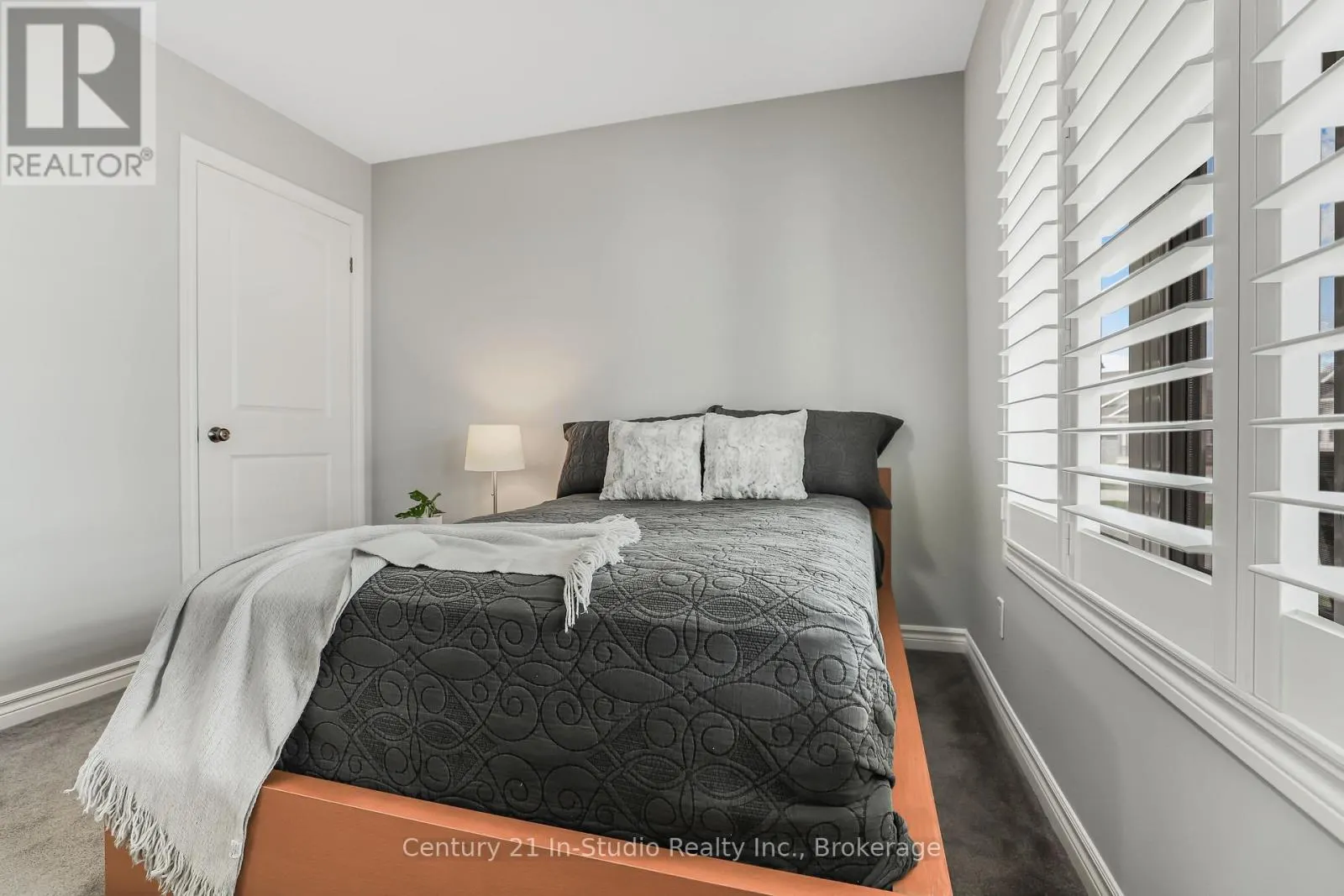 11 - 158 HAWTHORN CRESCENT, #11