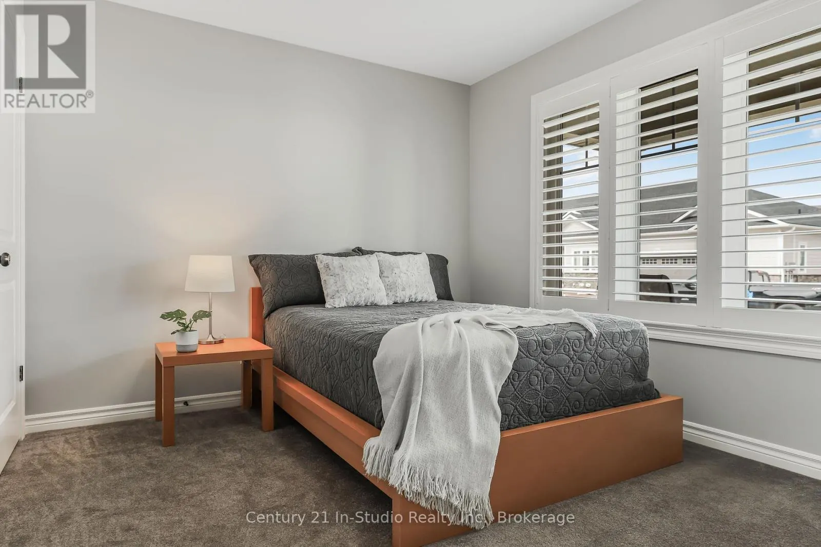 11 - 158 HAWTHORN CRESCENT, #11