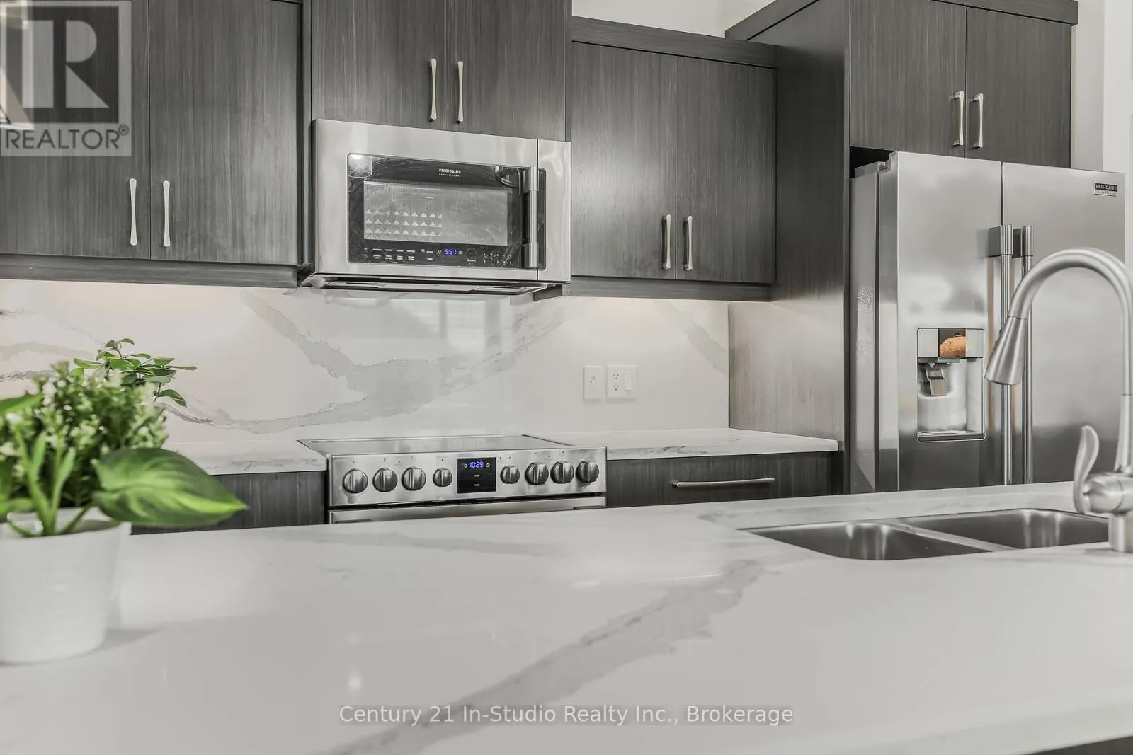 11 - 158 HAWTHORN CRESCENT, #11