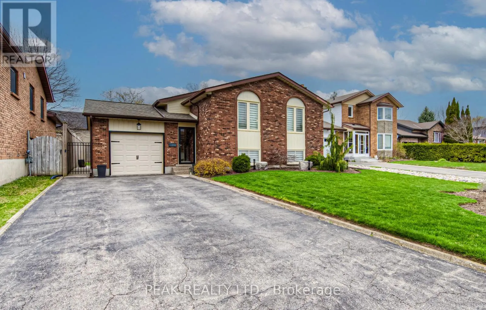 7 ASHLEY COURT