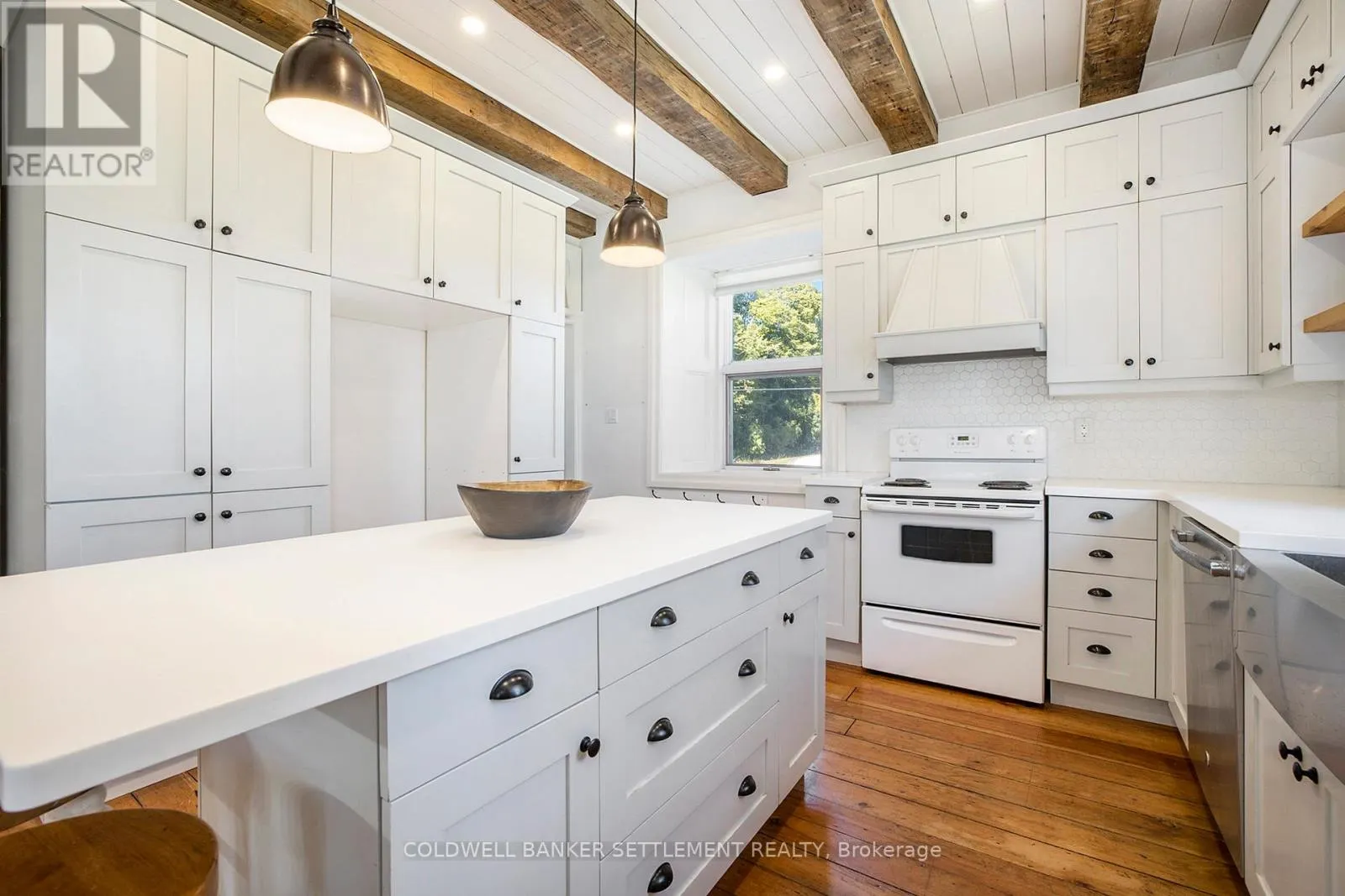538 CLEAR LAKE ROAD W