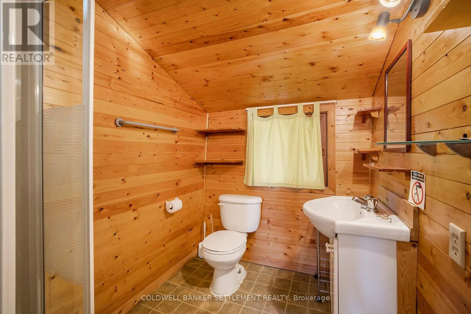 538 CLEAR LAKE ROAD W