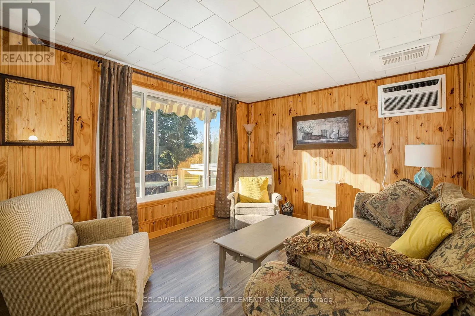 538 CLEAR LAKE ROAD W