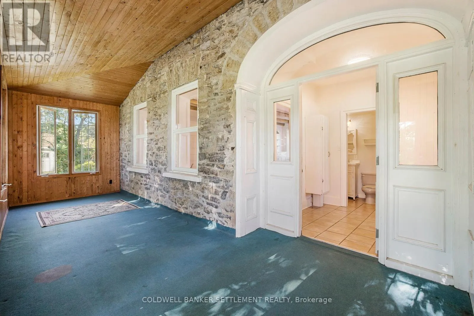 538 CLEAR LAKE ROAD W