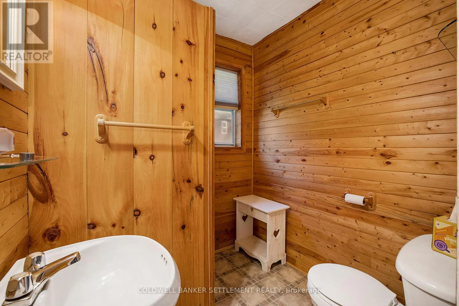 538 CLEAR LAKE ROAD W