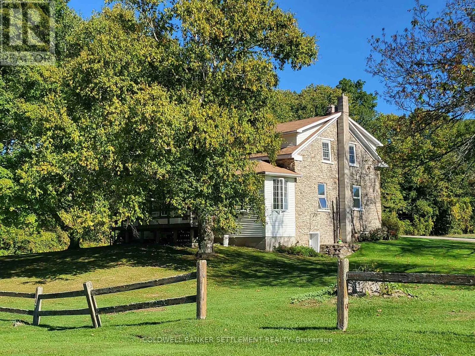 538 CLEAR LAKE ROAD W