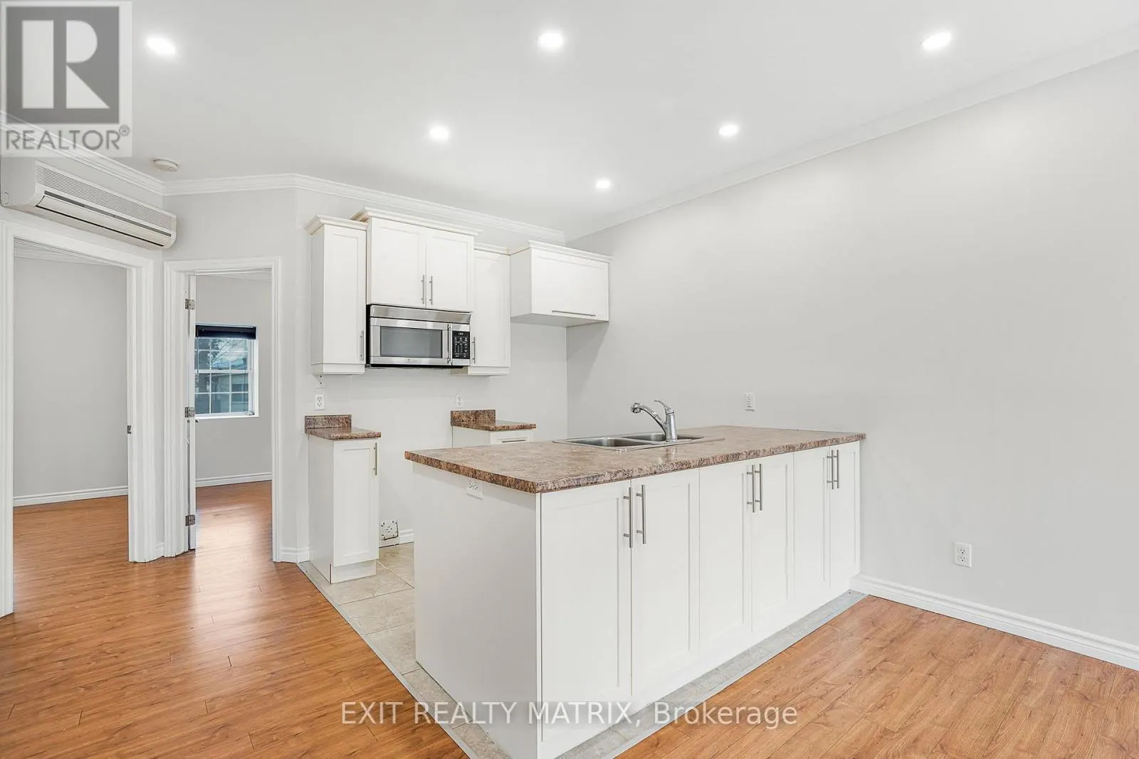 8 - 926 LANSDOWNE STREET