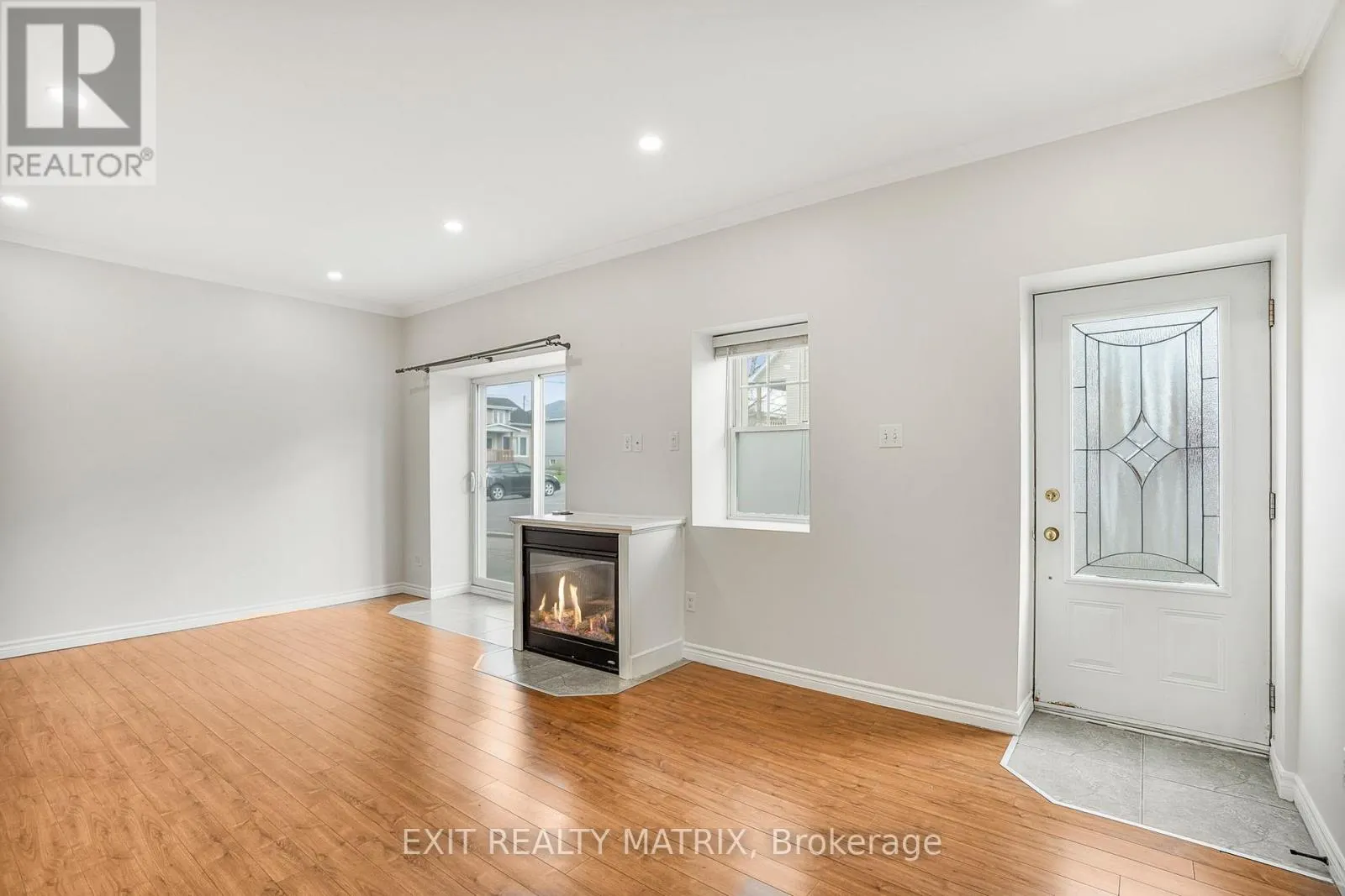 8 - 926 LANSDOWNE STREET
