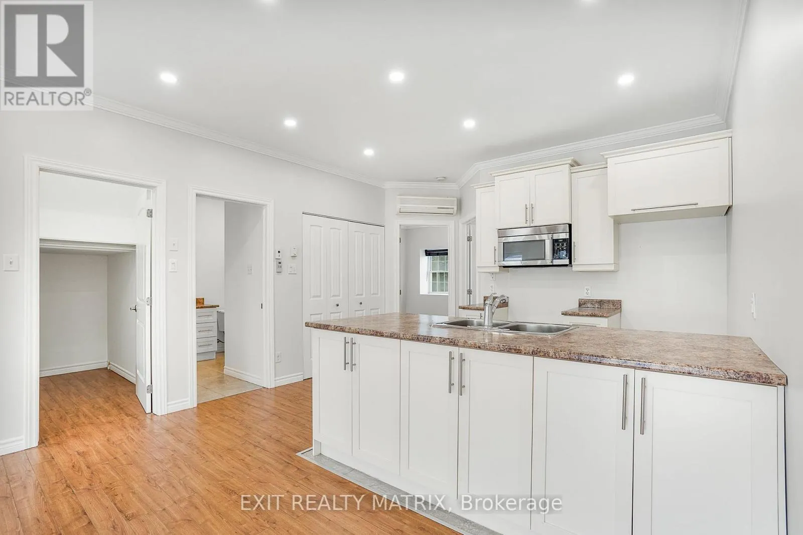 8 - 926 LANSDOWNE STREET