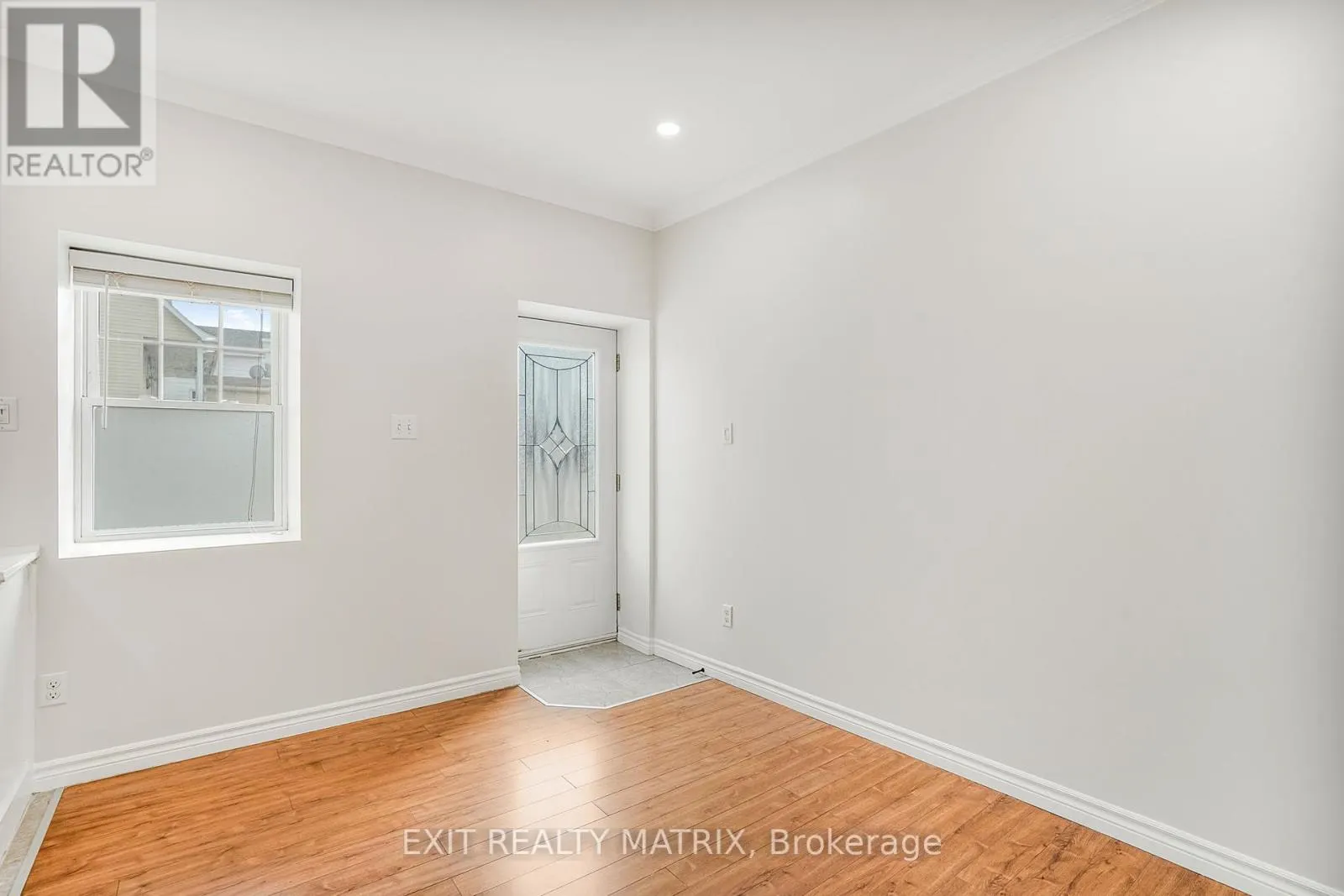 8 - 926 LANSDOWNE STREET