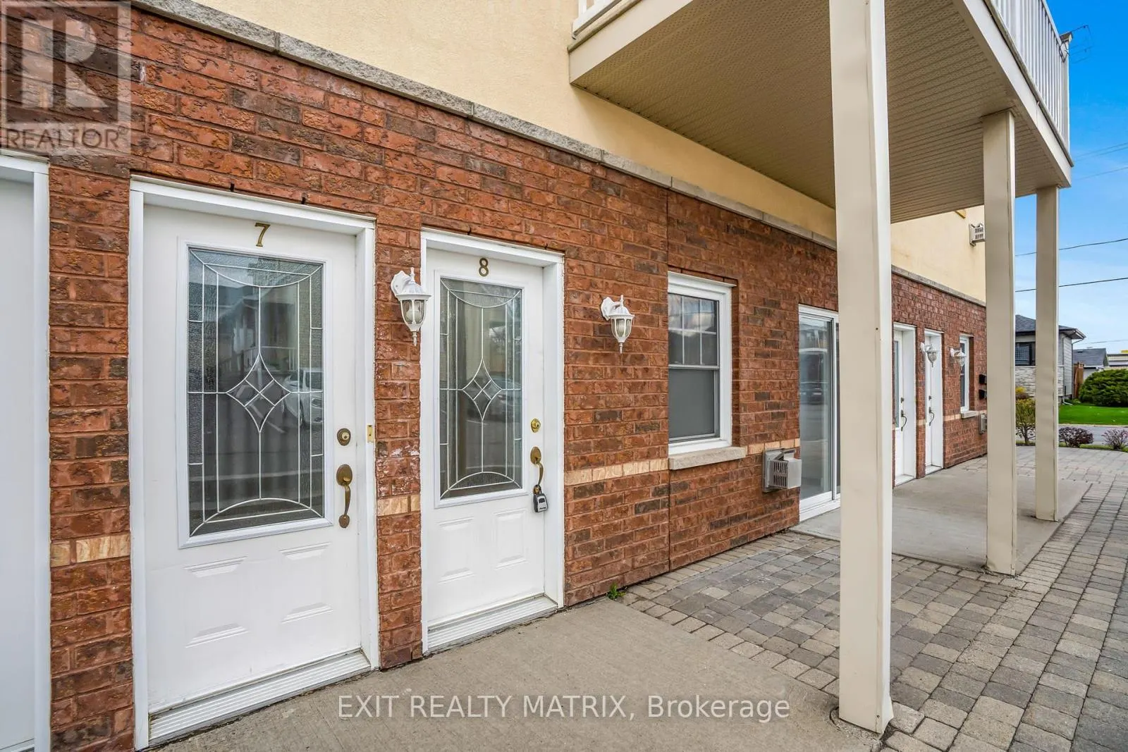 8 - 926 LANSDOWNE STREET