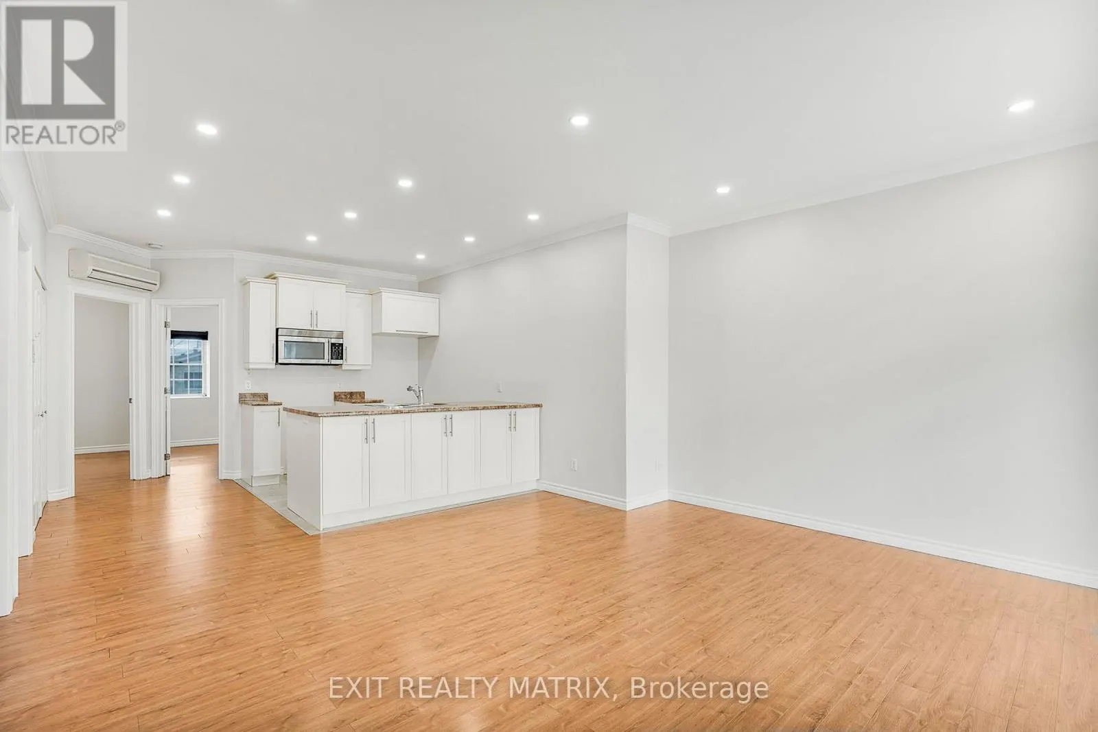 8 - 926 LANSDOWNE STREET