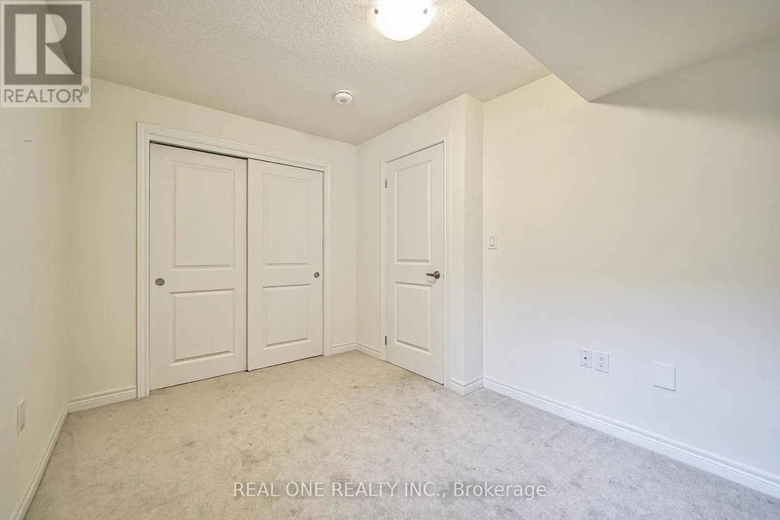 10 - 527 SHAVER ROAD
