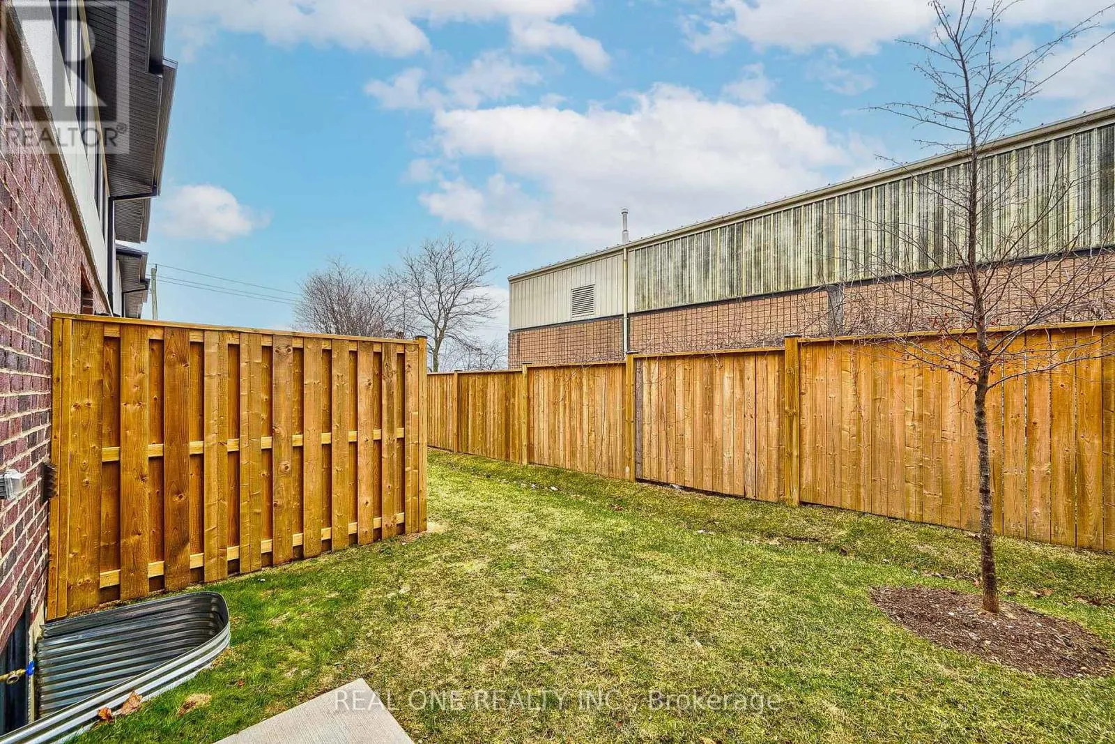 10 - 527 SHAVER ROAD