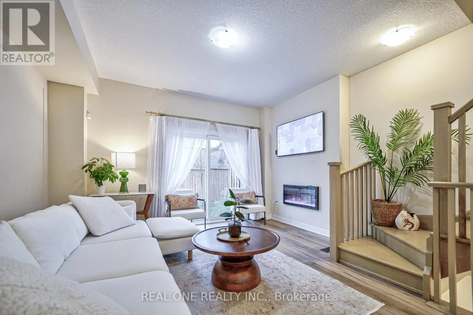 10 - 527 SHAVER ROAD