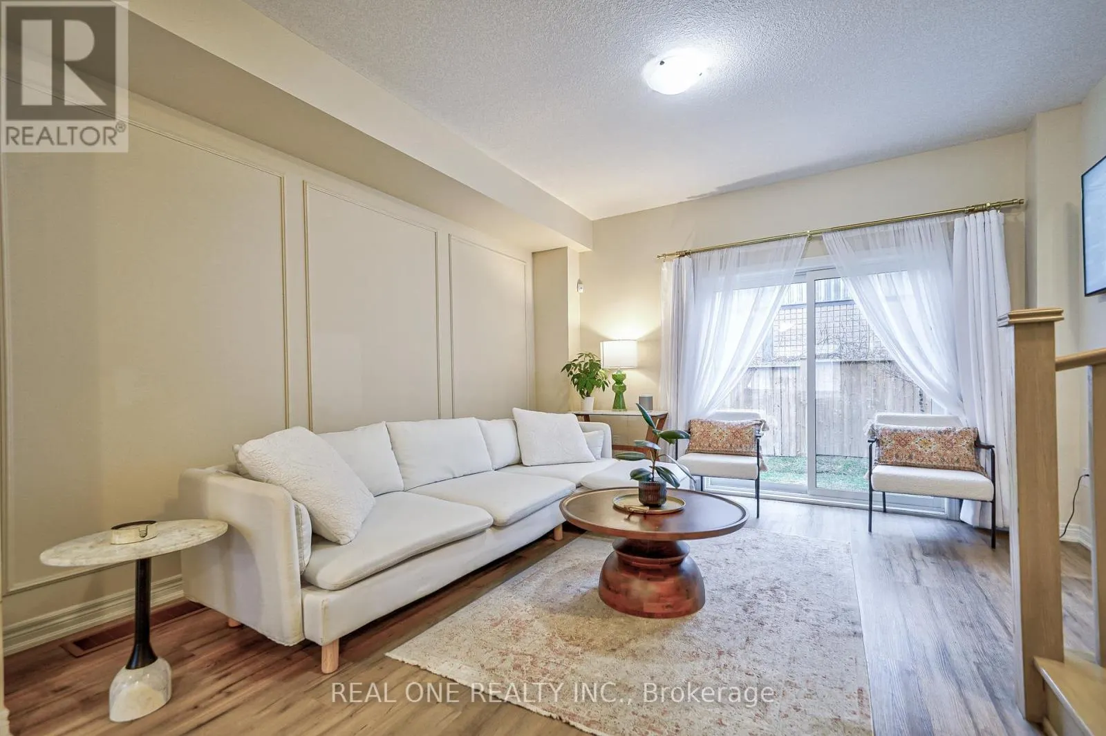 10 - 527 SHAVER ROAD