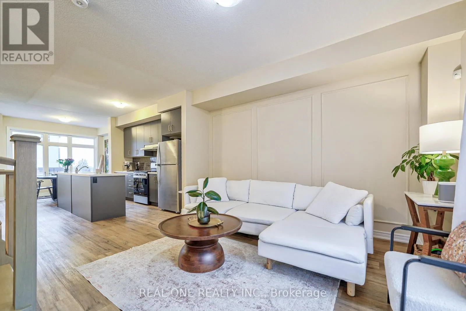 10 - 527 SHAVER ROAD
