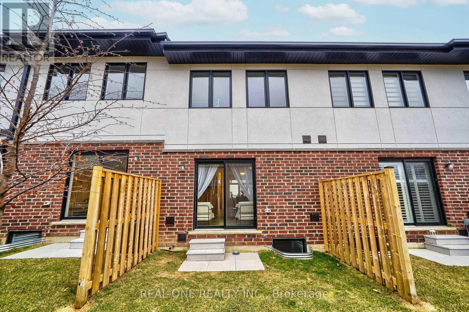10 - 527 SHAVER ROAD