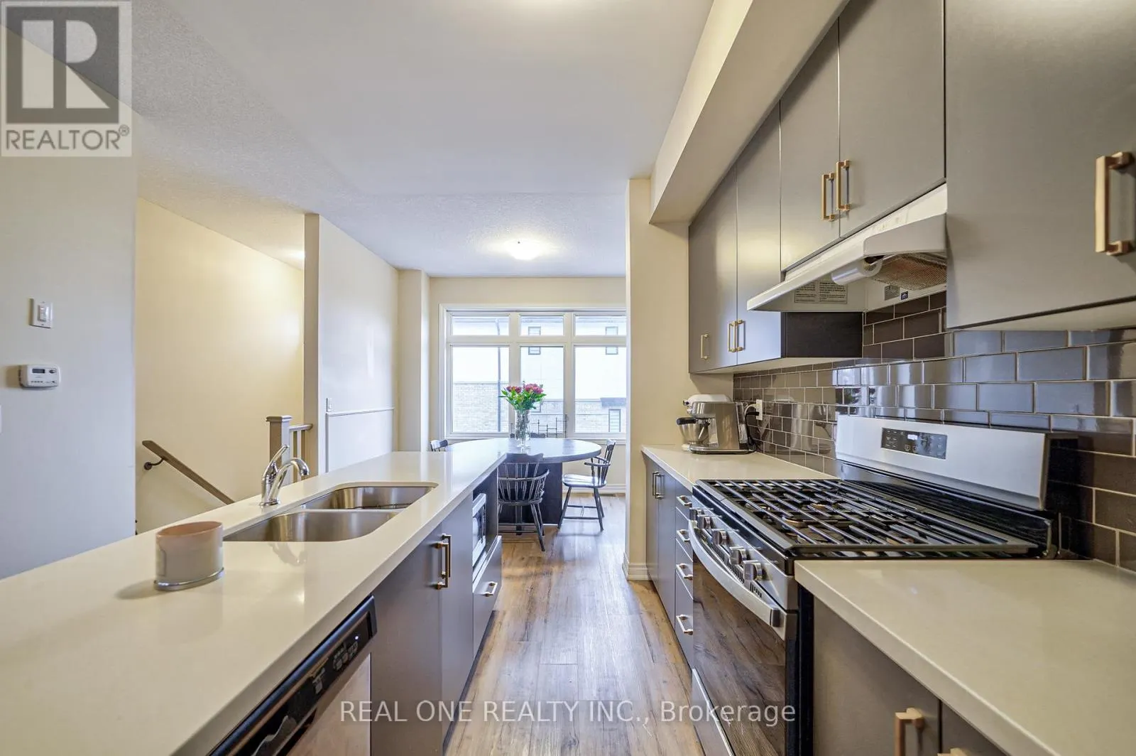 10 - 527 SHAVER ROAD