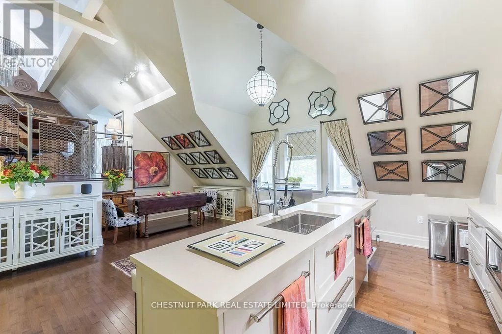 403 - 72 PINE STREET N, #403
