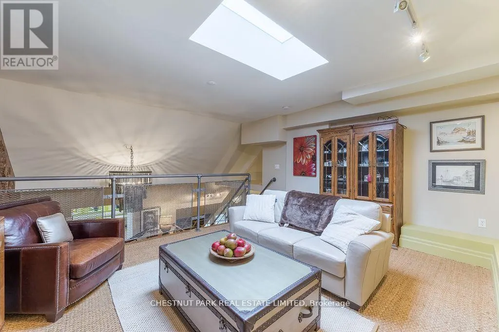 403 - 72 PINE STREET N, #403