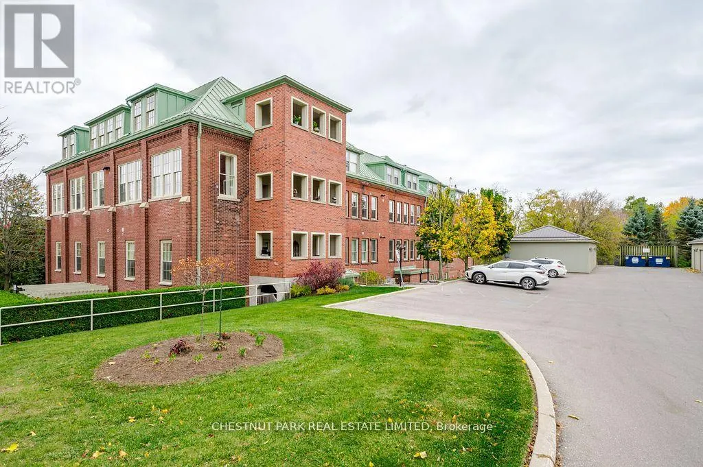 403 - 72 PINE STREET N, #403