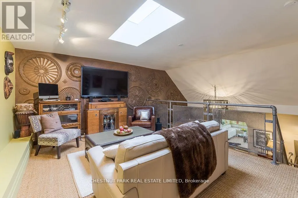 403 - 72 PINE STREET N, #403