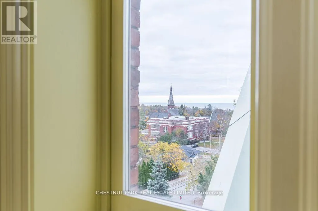 403 - 72 PINE STREET N, #403