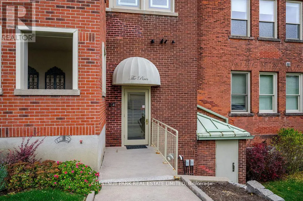403 - 72 PINE STREET N, #403