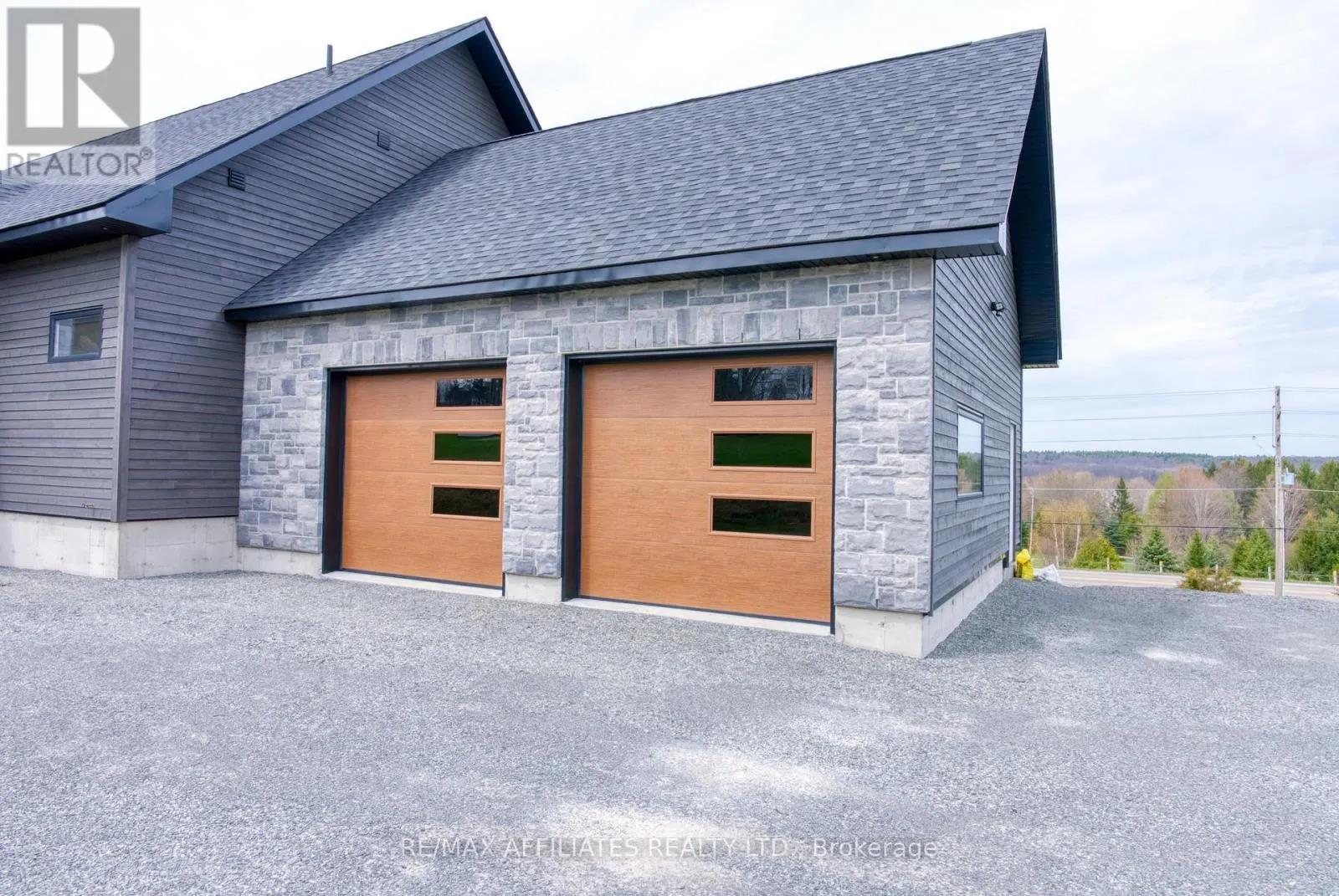 48 TROTTERS LANE