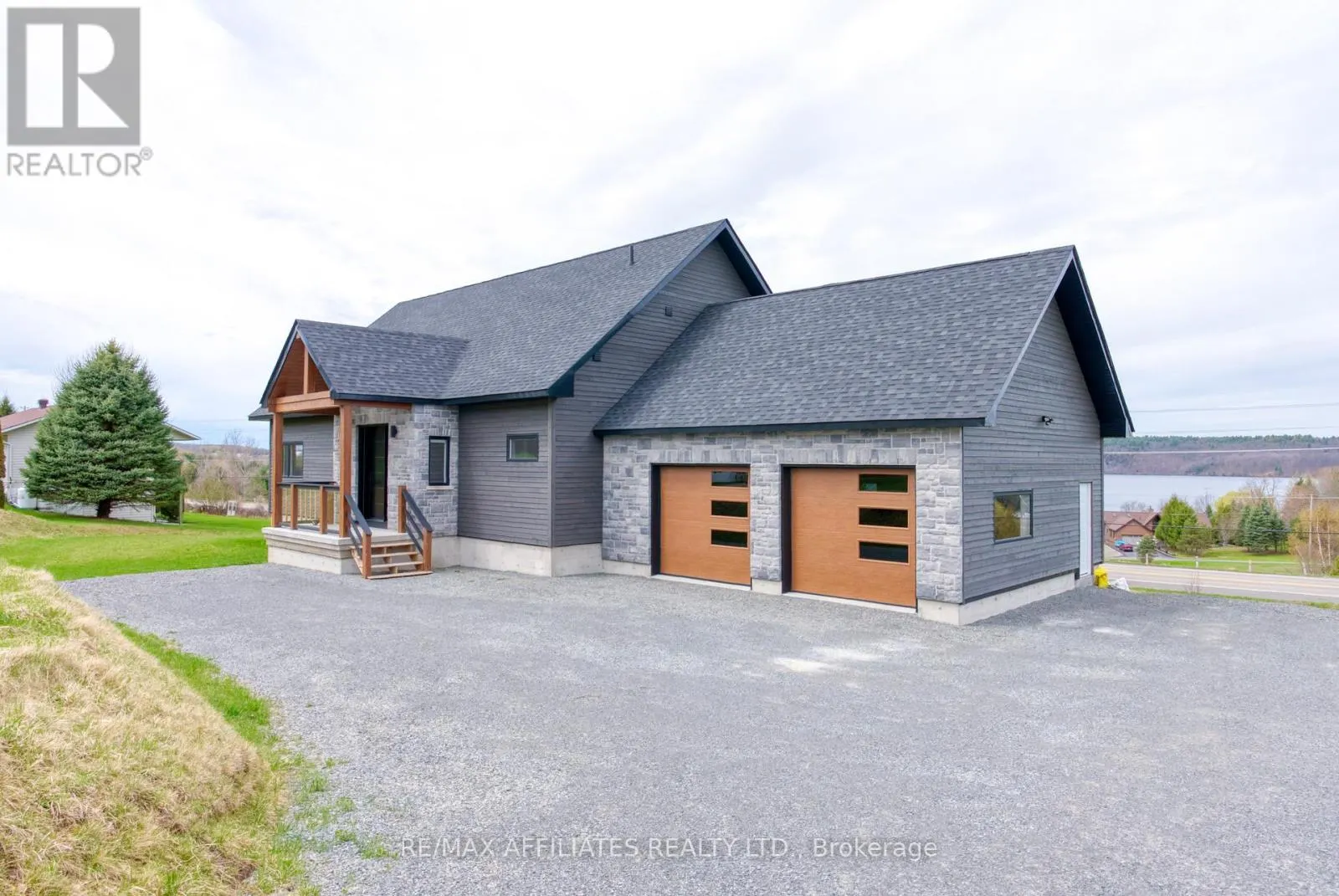 48 TROTTERS LANE