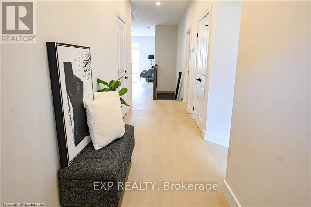 5.5 SOUTH COURT STREET W