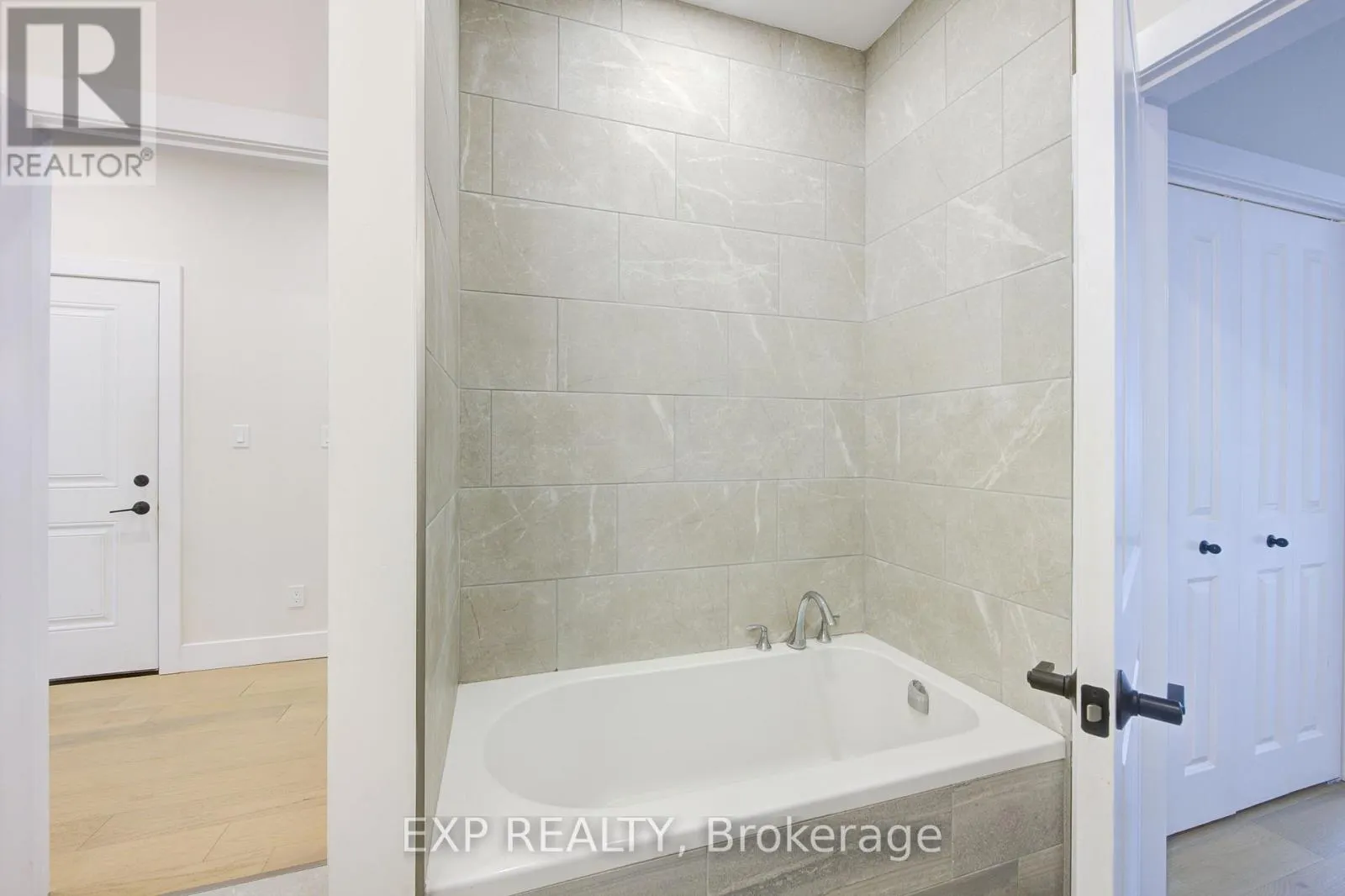 5.5 SOUTH COURT STREET W