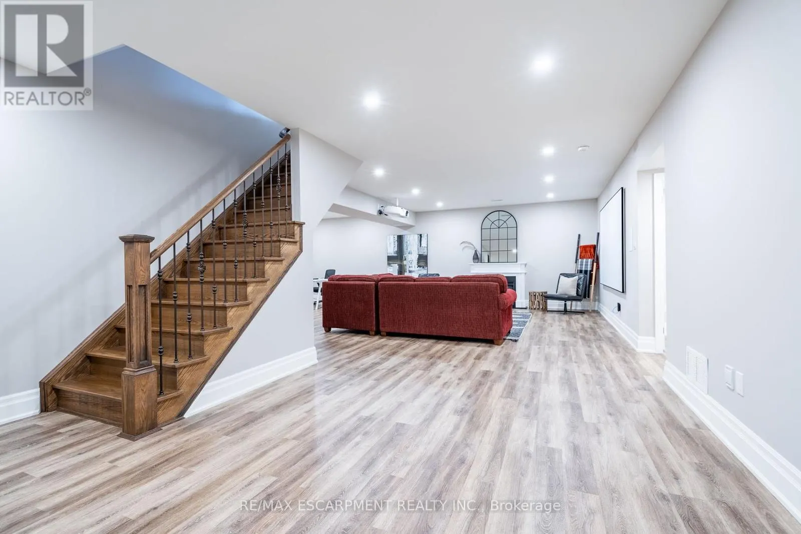 50 LLOYMINN AVENUE