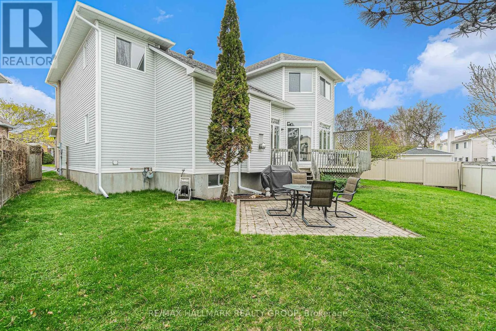 8 APPLE CREEK CRESCENT