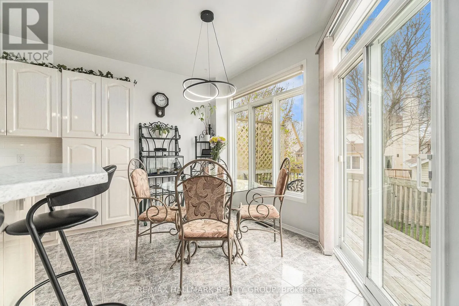 8 APPLE CREEK CRESCENT