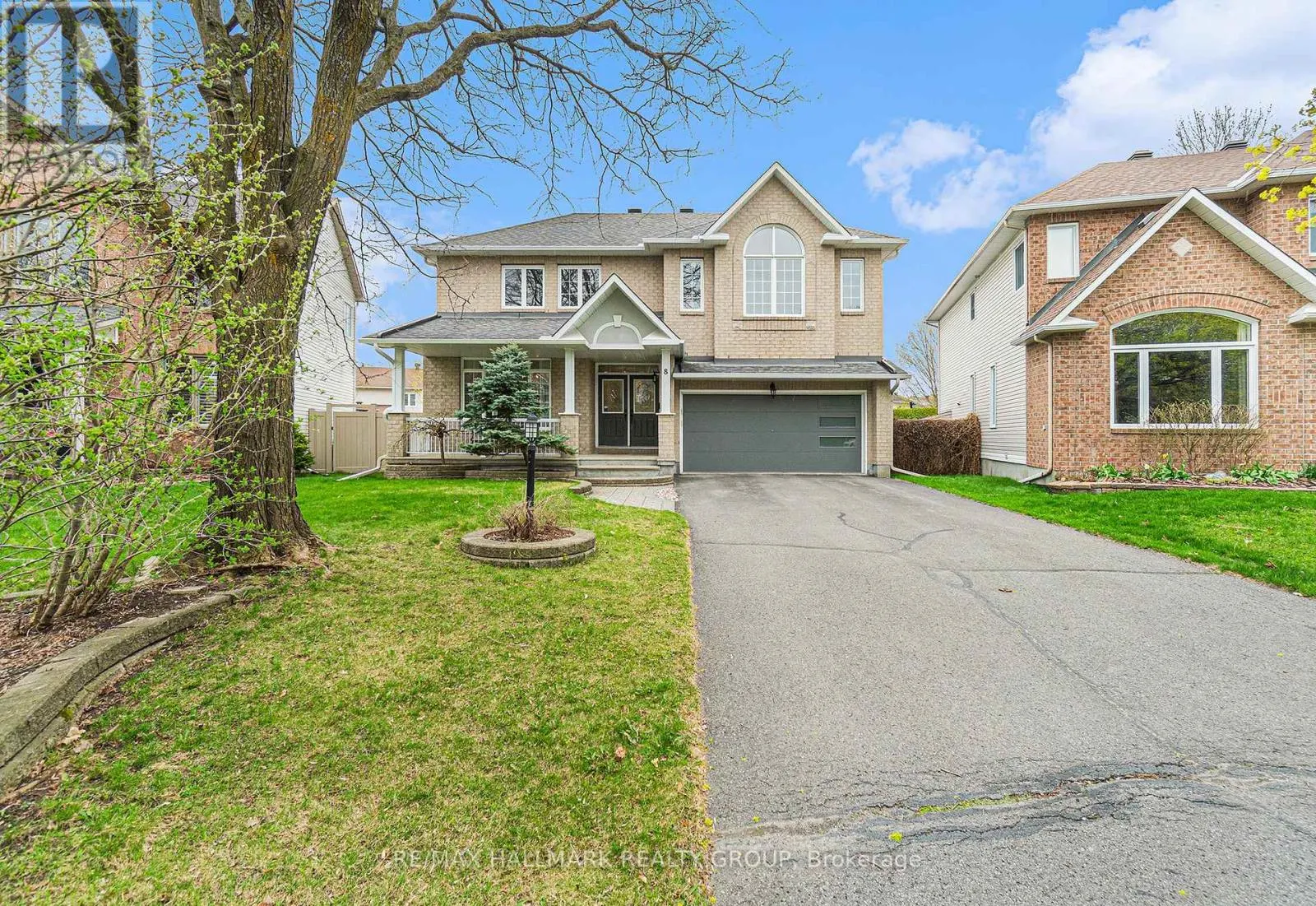 8 APPLE CREEK CRESCENT