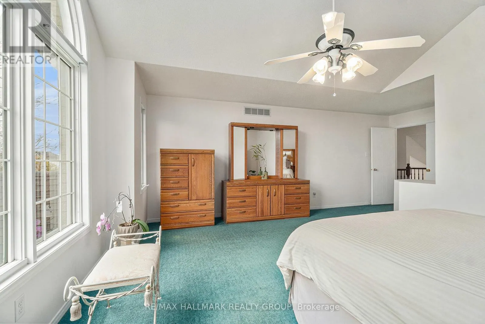 8 APPLE CREEK CRESCENT