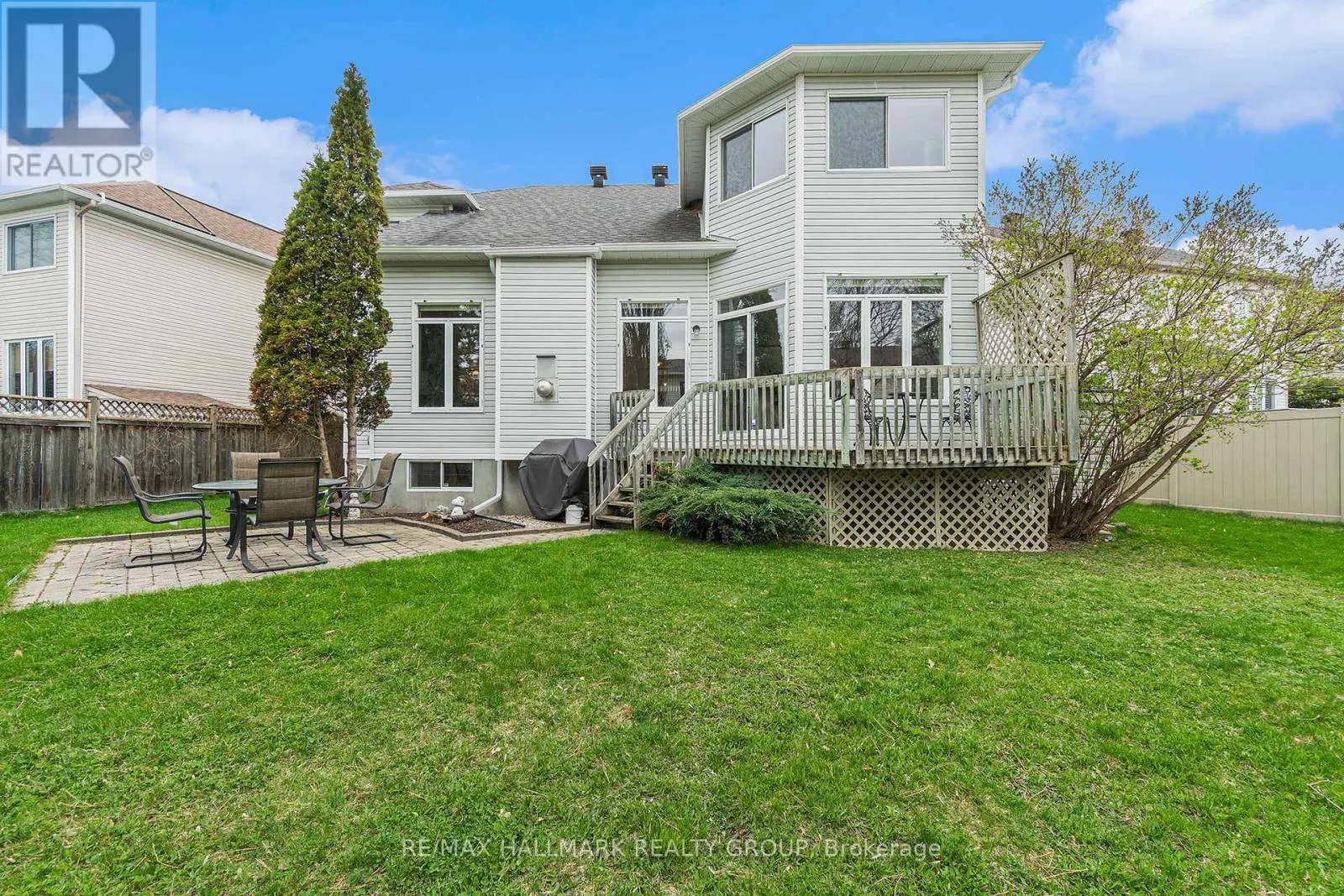 8 APPLE CREEK CRESCENT