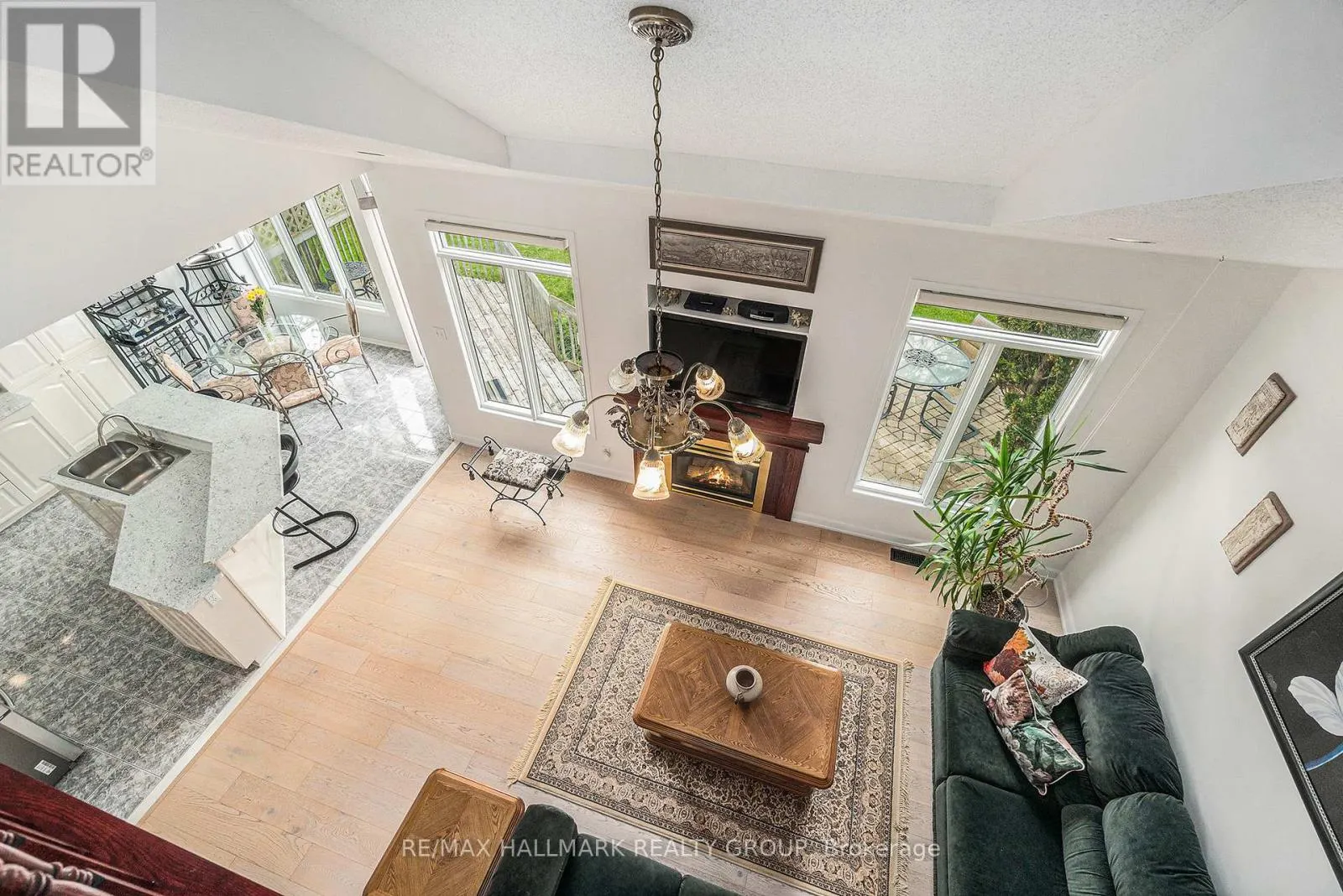 8 APPLE CREEK CRESCENT