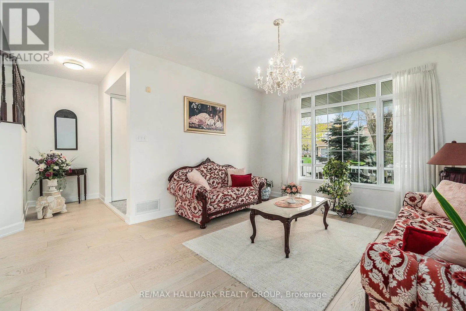 8 APPLE CREEK CRESCENT