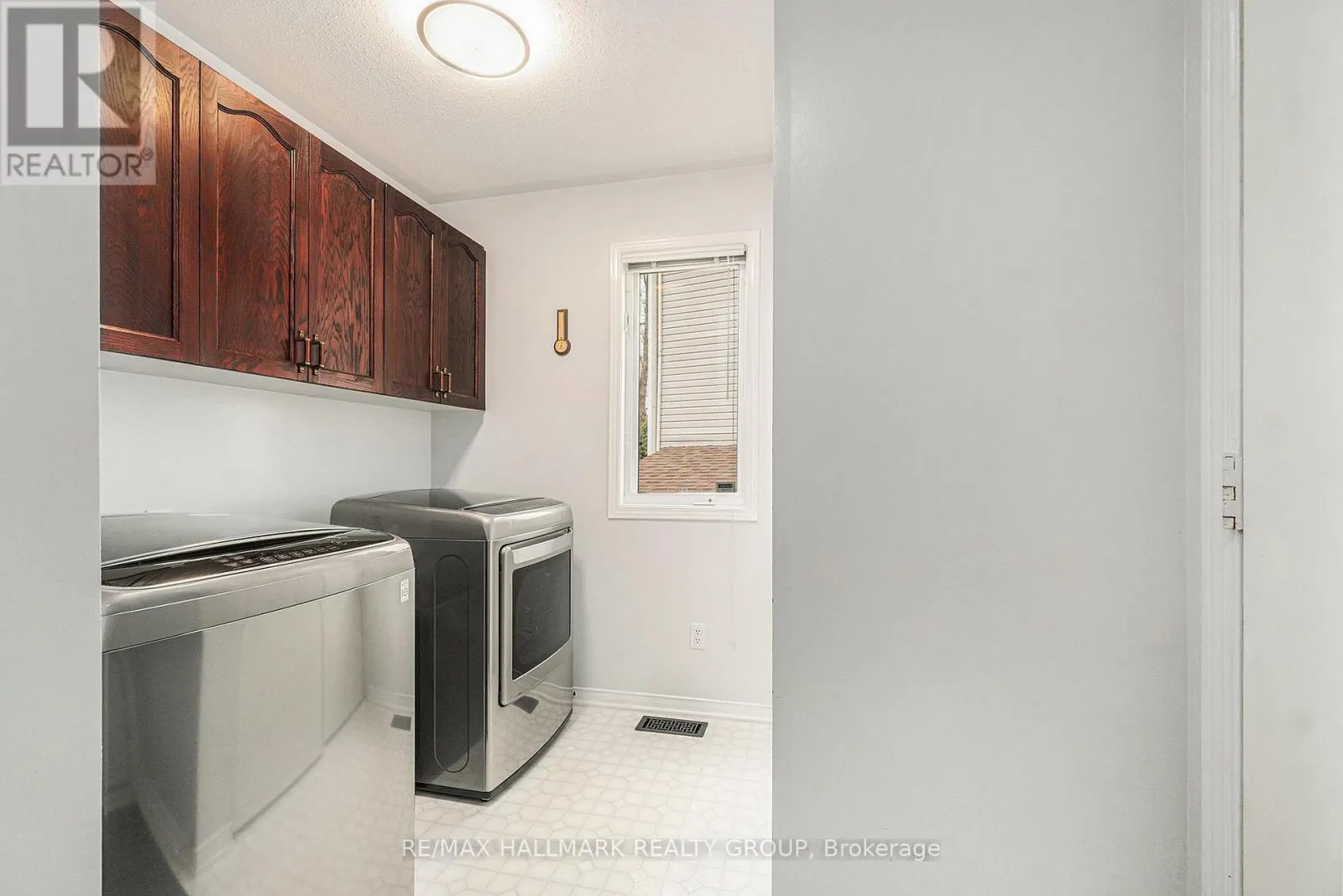 8 APPLE CREEK CRESCENT