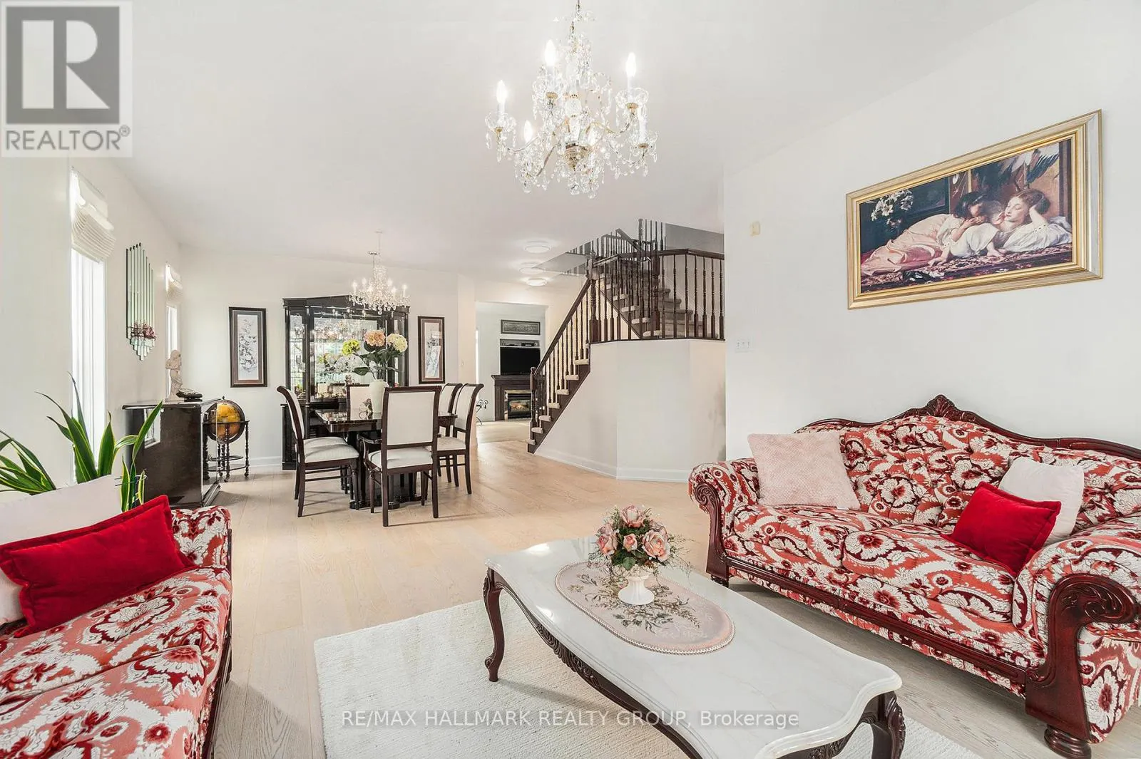 8 APPLE CREEK CRESCENT